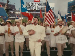 Bad Bunny envia mensagem de união no Super Bowl