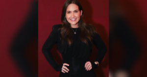 Mulher de Henrique, da dupla com Juliano, é solta após pagar fiança nos EUA