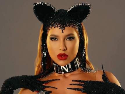 Assim como Virginia, outras famosas usaram coleira inspirada em Luma de Oliveira