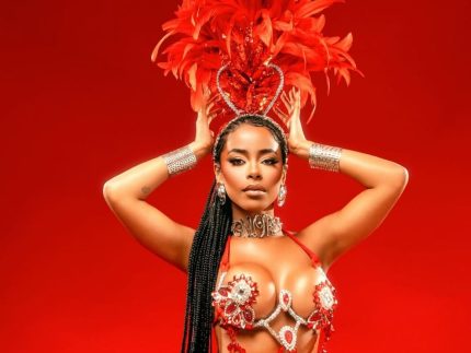 Lorena Maria aposta em fantasia sensual no pré-Carnaval e recebe comentário de Whindersson