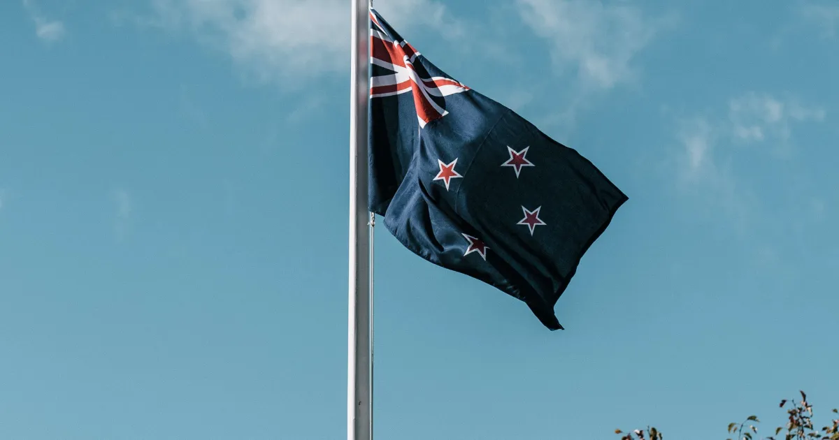 Nova Zelândia em alerta para mais inundações após estrada colapsar e morte