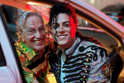 Rodrigo Teaser e Caetano Veloso se encontram após concerto em Salvador, Bahia