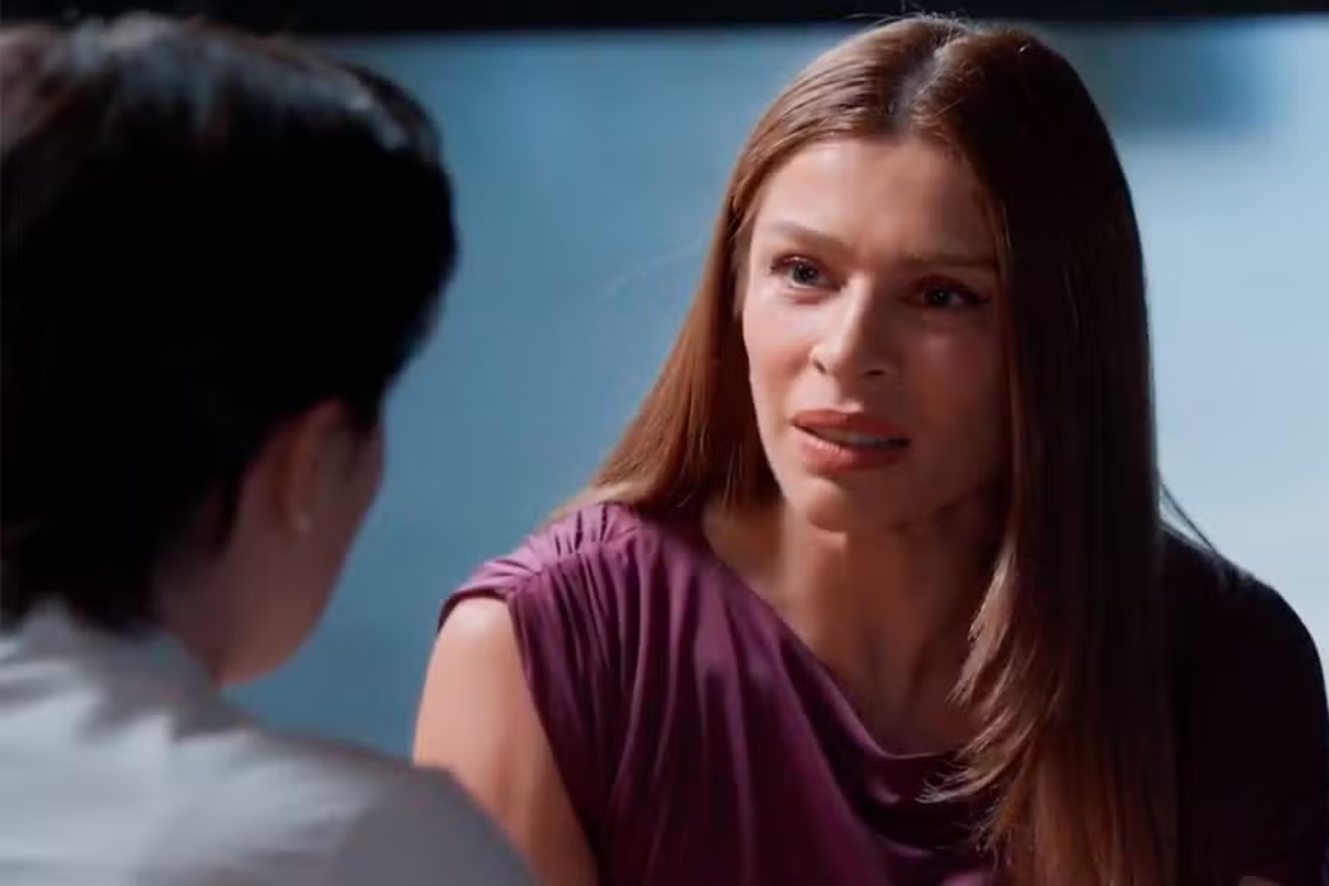 Arminda confronta Samira em "Três Graças"