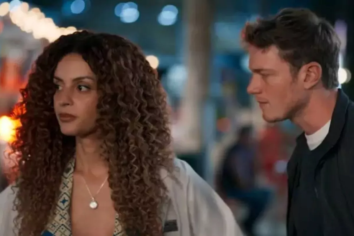 Viviane (Gabriela Loran) se decepciona com Leonardo (Pedro Novaes)