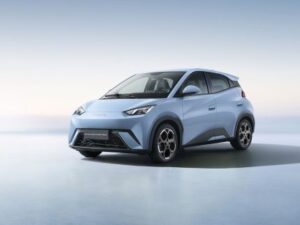 Carro elétrico lidera vendas no Brasil pela primeira vez com o BYD Dolphin Mini
