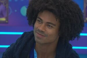 Breno durante mensagem de familiares no Presente do Anjo do BBB 26