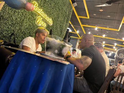 Mas já? Um dia após o término, ex de Jojo Todynho é visto jantando com ex-assessor de Cariúcha