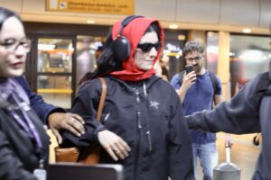 Atrações do Lollapalooza, Addison Rae e Lorde esbanjam simpatia ao desembarcar no Brasil