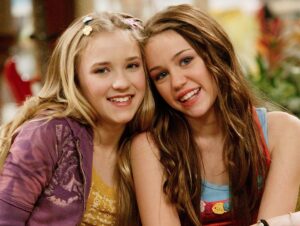 'Climão' com Miley Cyrus? Emily Osment, a Lilly de "Hannah Montana", explica ausência no especial da série