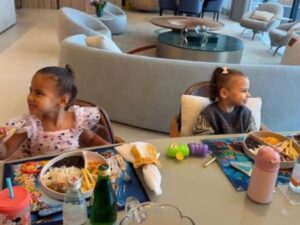 Neymar mostra "almoço de princesas" das filhas Mavie e Helena e encanta a web