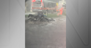 Alagamentos e enxurradas causam estragos em avenidas de Bauru (SP)