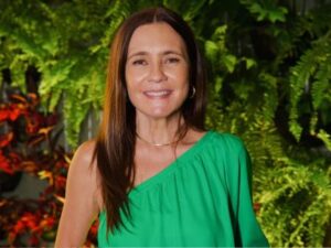 Internauta relata gesto emocionante de Adriana Esteves no aeroporto; veja o que aconteceu