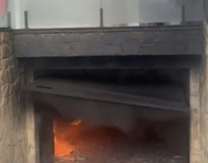 Casa dos pais de MC Gui pega fogo, deixa carros destruídos e causa tensão em São Paulo