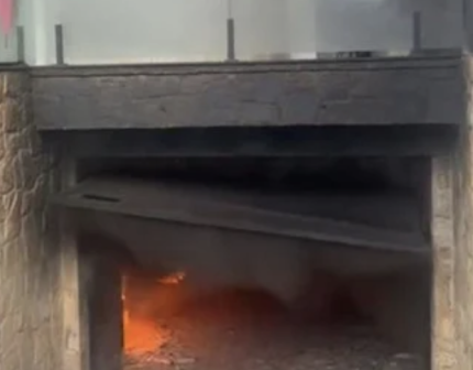 Casa dos pais de MC Gui pega fogo, deixa carros destruídos e causa tensão em São Paulo