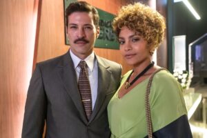 Lena (Barbara Reis) e Herculano (Leandro Lima) em Três Graças