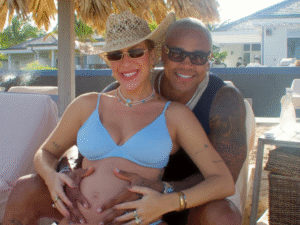 Papai do ano! Léo Santana explica nome do filho e relembra simulação das dores da gravidez