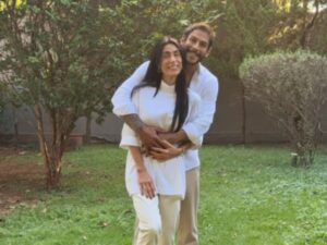 Michelle Barros e Shia Phoenix anunciam gravidez e celebram nova fase