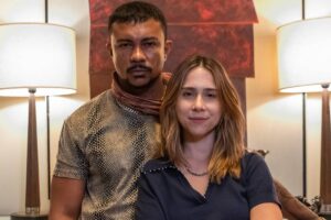 Lucélia (Daphne Bozaski) e Bagdá (Xamã) em Três Graças